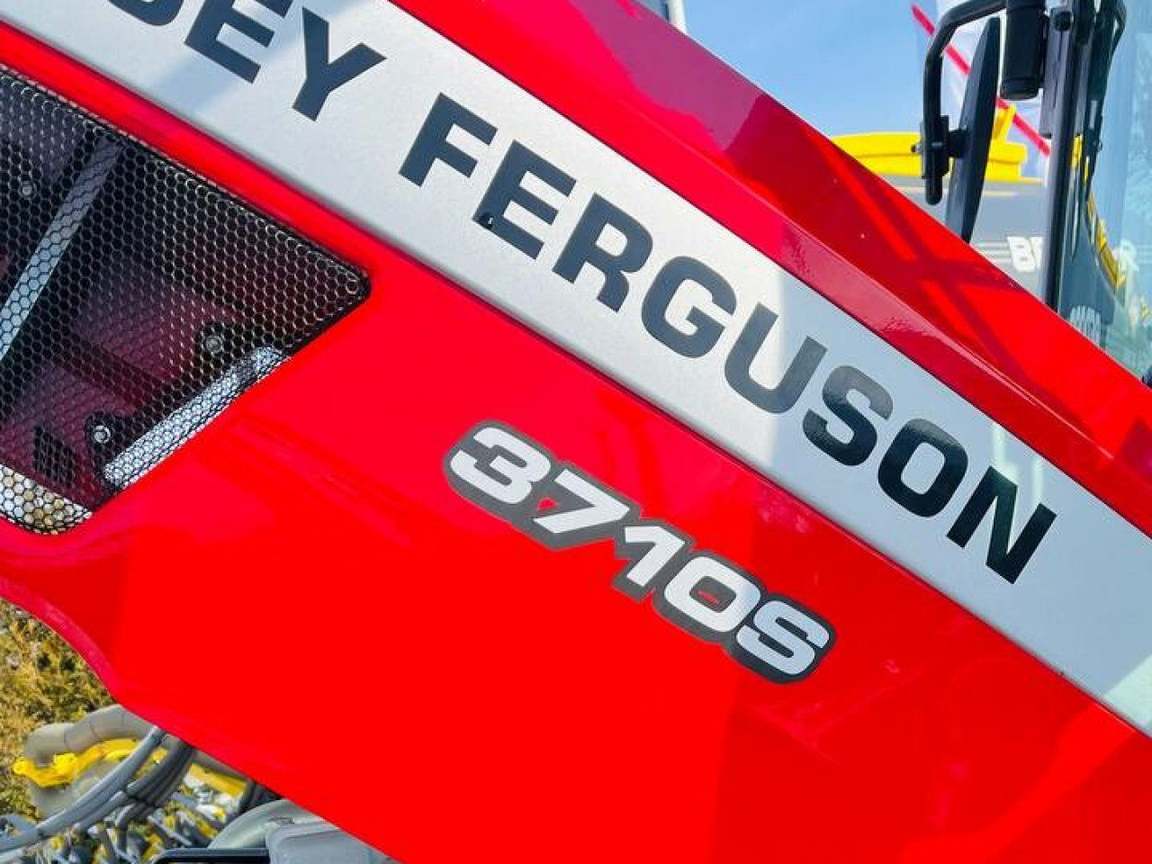 Massey Ferguson 3710