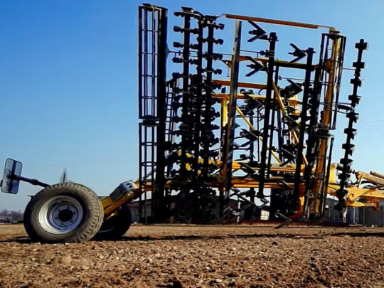 Глибина обробки Регульована глибина Система захисту від перевантажень Обробка грунту перед посівом Якість обробки грунту