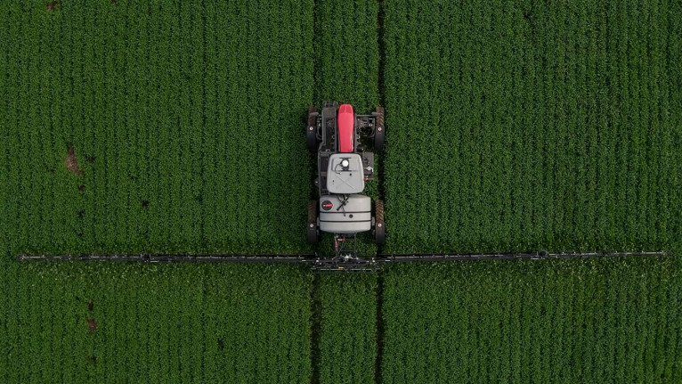 Опрыскиватель Massey Ferguson 9335