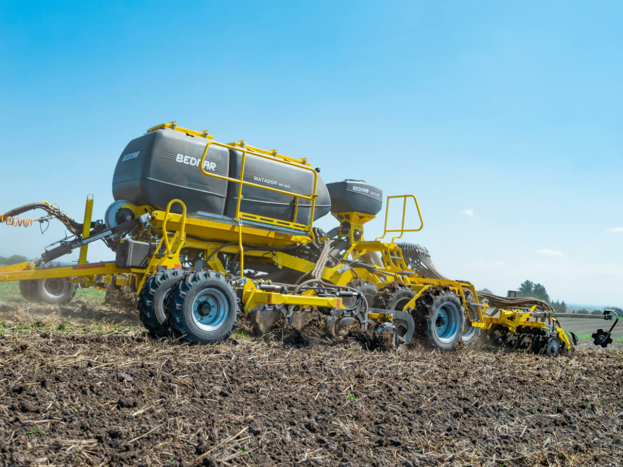 Сівалка для технології strip-till Стріп тіл технологія смугового обробітку грунту передбачає посів у оброблені ділянки поля
