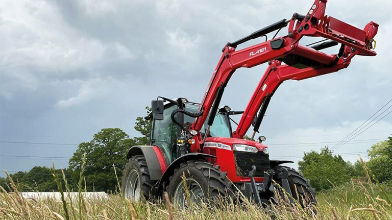 трактор з фронтальним навантажувачем